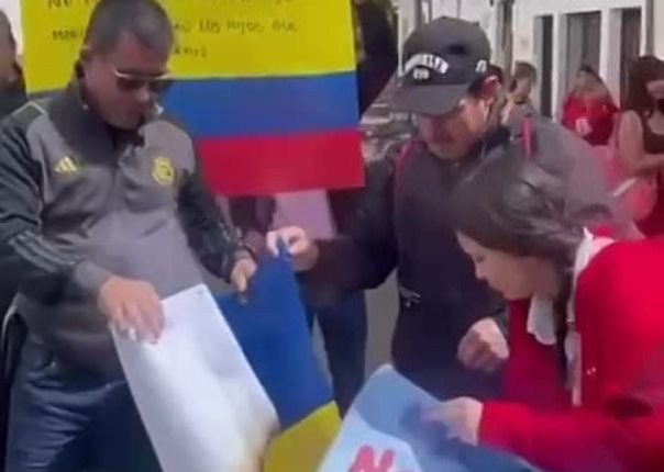Жечь надо было контракты, а не флаг Украины: в Боготе протест родственников колумбийских наёмников