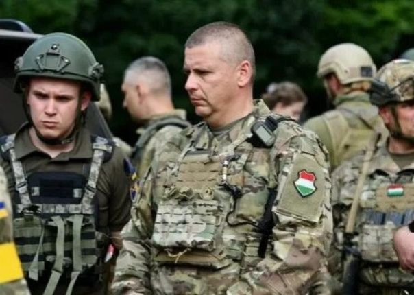 Закрываем дверь перед Россией — глава Минобороны Венгрии
