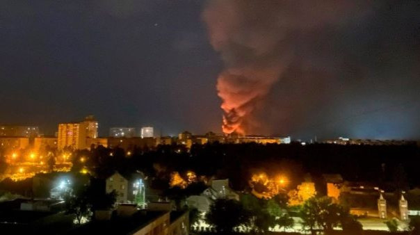 Мощный пожар в Киеве произошёл после атаки ВС РФ на ключевых промышленных предприятиях Украины.