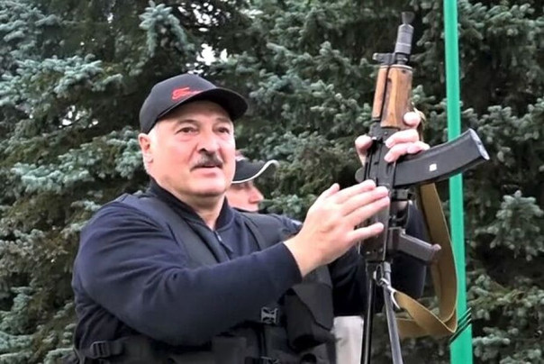 «Пережуют и выплюнут». Как Белоруссия спаслась, оказавшись на краю пропасти