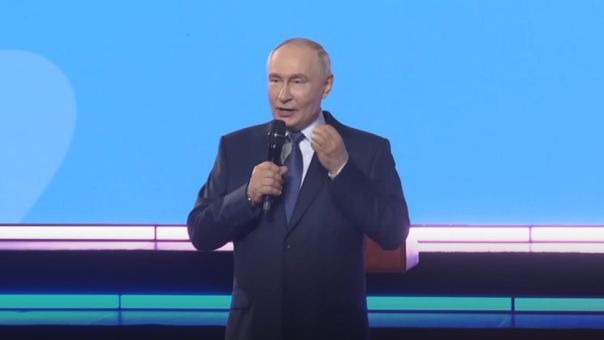 Путин пожелал финалистам "Большой перемены" успеха в поиске себя в будущем РФ