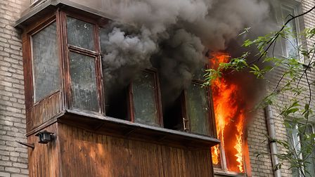 Пенсионерка не смогла повторить схему Долиной и сожгла квартиру при выселении