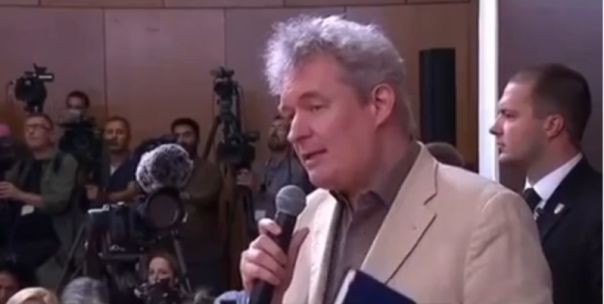 Мария Захарова: Пресс-конференцию Вучича и Зеленского в Белграде в коричневые цвета окрасил представитель германской газеты FAZ Михаэль Мартенс.