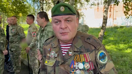 Ветерана СВО, вступившегося за девушку, избили костылем в Свердловской области