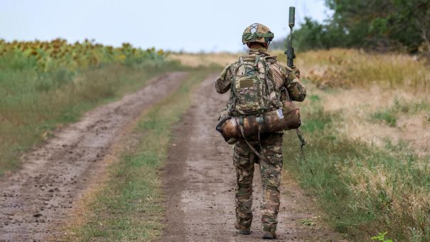 Бойцы Иба и Ангел несли мирных жителей Константиновки на руках по минному полю