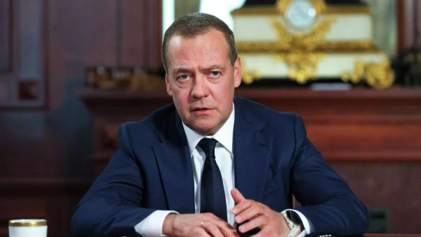 "Станет не нужен никому": Медведев предрек Зеленскому судьбу Саакашвили