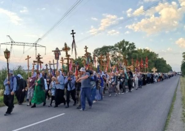 Украинские власти пытаются запретить крестный ход верующих УПЦ в Почаевскую Успенскую лавру