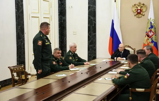 Новые назначения в Минобороны. Путин провел встречу с военными