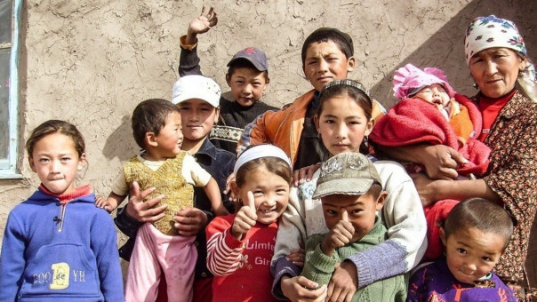 Каждый новый кейс с многомиллионными выплатами мигрантам вызывает гнев людей, которые годами ждут очереди на жильё