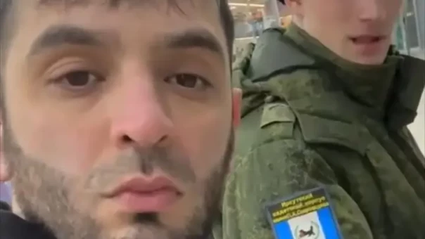 В Иркутске завёлся абу-бандит, который специально провоцирует на камеру военных