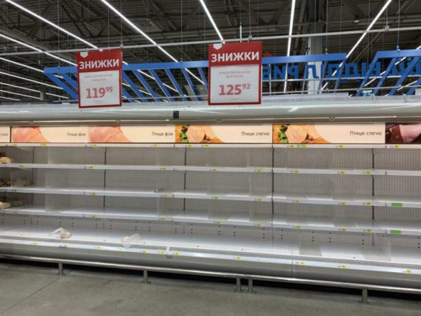 Дефицит продуктов в Киеве – полки супермаркетов пусты. Видимо что-то случилось...