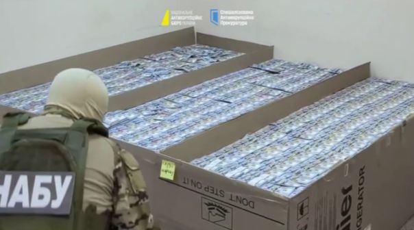НАБУ нашли у бывшего главы украинского агенства по оборонным закупкам 140 миллионов долларов в коробках из под холодильников.