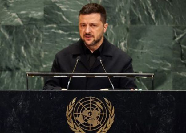 Захарова: Зеленский говорит в ООН на русском, который сам запрещает на Украине и наказывает за его использование