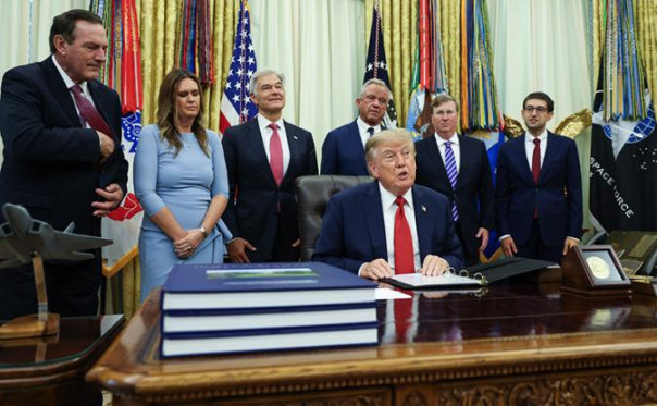 Империя наносит последний удар? «Адскими санкциями» Трамп подписал доллару приговор