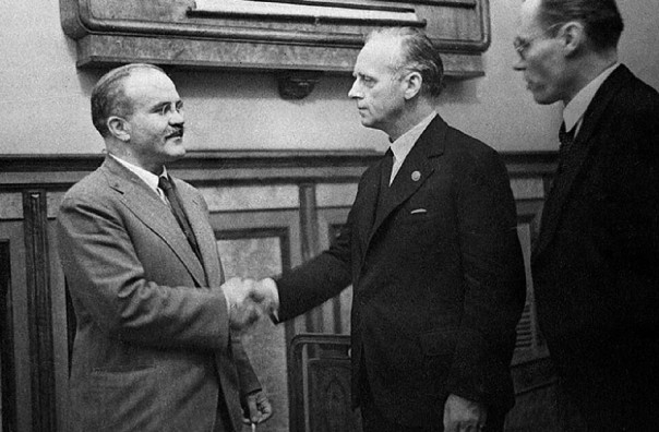 28 сентября 1939 г. СССР и Германия заключили договор «О дружбе и границе»