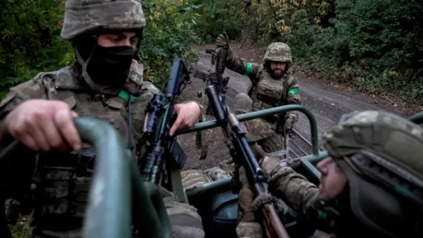 Три котла для ВСУ: игры Зеленского обрушили украинский фронт