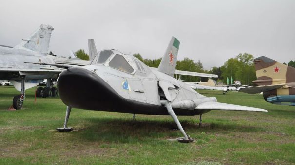 "Спираль": космический истребитель МиГ-105