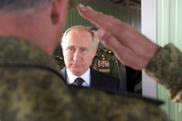 Путин: получи, фашист, гранату от советского солдата (с)