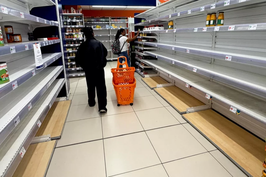 На юге Италии начались перебои с продуктами на фоне протестов