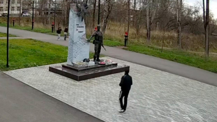 Мужчина осквернил мемориал героям СВО в Пермском крае