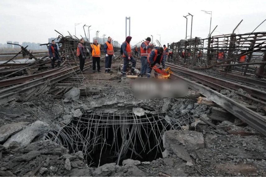 Удары по объектам ВПК и мосту в Киеве, парализовано метро. Названы цели ВС РФ. Хроника ударов по территории Украины 26–27 октября 2026