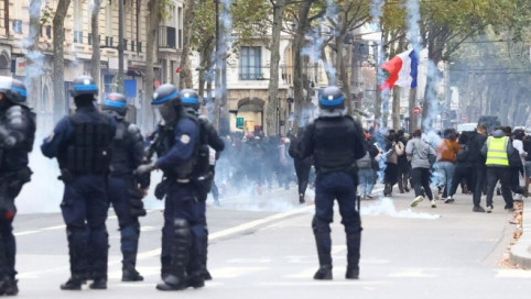 Протесты во Франции переросли в погромы и столкновения с полицией