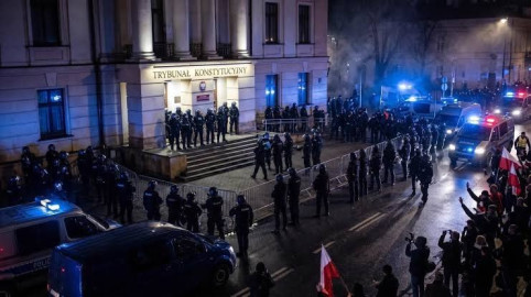 «Вмешательство в независимость трибунала»: в Польше заявили о попытке государственного переворота