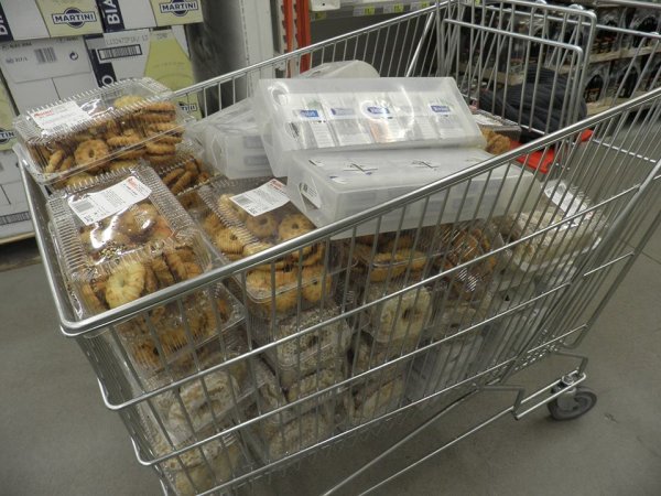 21 января вечером около 30 киевлян навестили боевые позиции блокпосты ВВ и «Беркута» в правительственном районе города