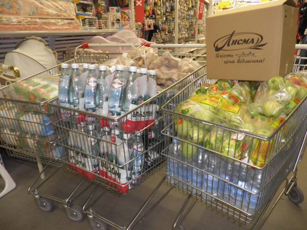 21 января вечером около 30 киевлян навестили боевые позиции блокпосты ВВ и «Беркута» в правительственном районе города