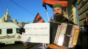 Активисты НОД пикетируют посольство США в Москве: Руки прочь от Украины!