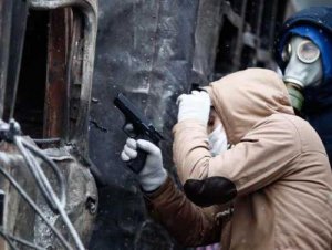 Их лица скрыты пока под масками