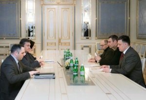 Посредничество Запада в украинском политическом кризисе