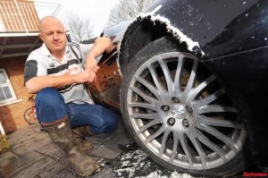 Британский пёс сжевал "Aston Martin"