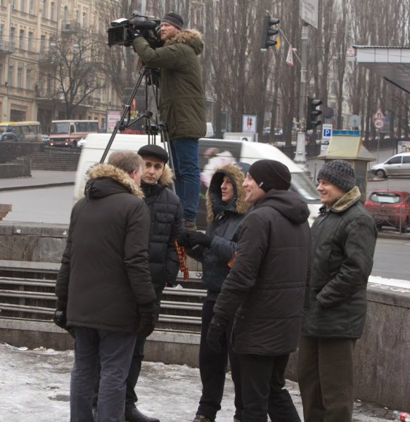 Майданутые европид@ры встретили киевлян арматурой, битами, дубинками и кувалдами