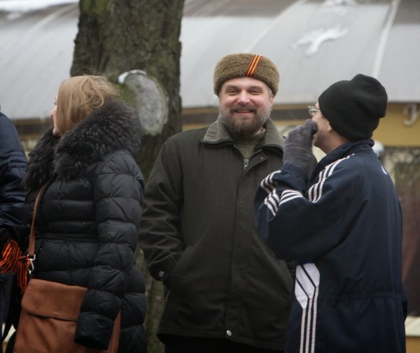 Майданутые европид@ры встретили киевлян арматурой, битами, дубинками и кувалдами