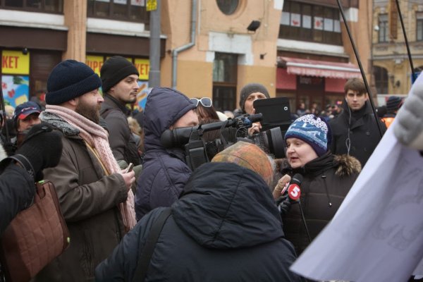 Майданутые европид@ры встретили киевлян арматурой, битами, дубинками и кувалдами