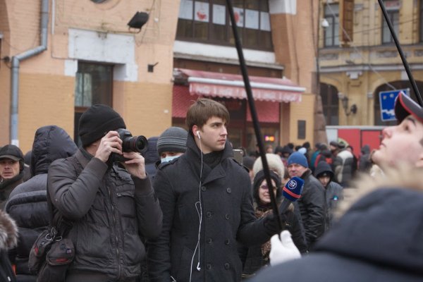 Майданутые европид@ры встретили киевлян арматурой, битами, дубинками и кувалдами