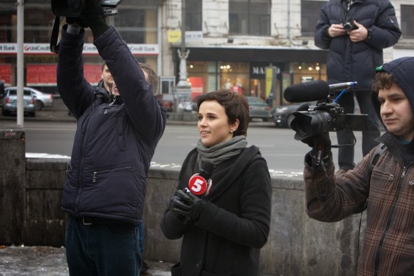 Майданутые европид@ры встретили киевлян арматурой, битами, дубинками и кувалдами