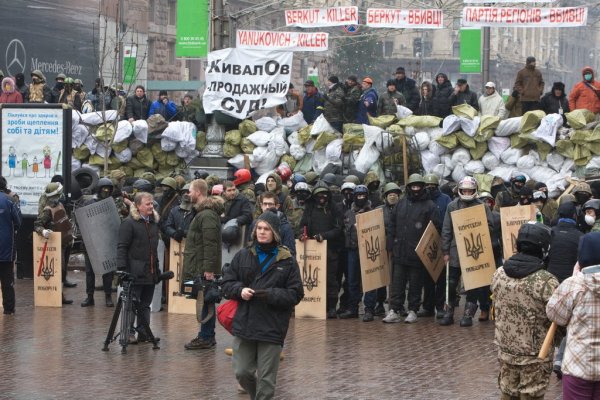 Майданутые европид@ры встретили киевлян арматурой, битами, дубинками и кувалдами