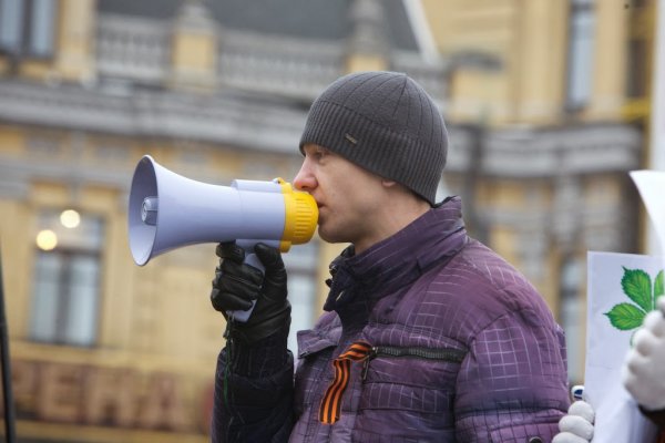 Майданутые европид@ры встретили киевлян арматурой, битами, дубинками и кувалдами