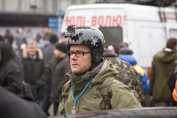 Майданутые европид@ры встретили киевлян арматурой, битами, дубинками и кувалдами