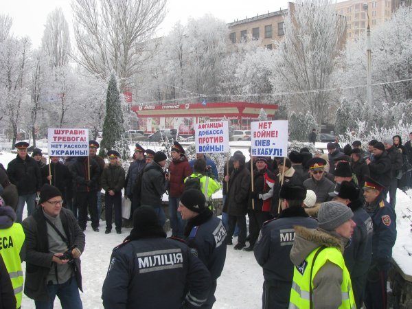 Жители ДОНБАССА разогнали «Евромайдан»