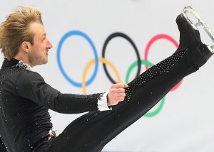 Евгений Плющенко снялся с короткой программы из-за травмы и объявил о завершении карьеры