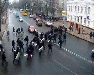 Террористы взяли в плен 10 правоохранителей (обновлено 10.28)