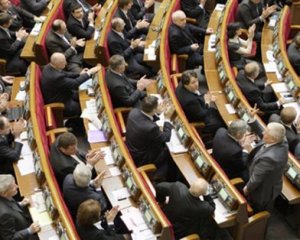 В Раде зарегистрировались 227 депутатов, - вице-спикер Кошулинский