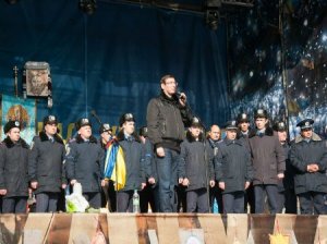 Львовская милиция прибыла в Киев защищать активистов Майдана, разгонав перед этим верующих во время их молитвы против вступления в Евросоюз.