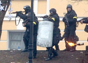 Костюмированное шоу в Киеве, или неуставной "Беркут"...