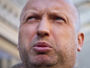 Спикер Турчинов созывает чрезвычайную сессию ВР в связи с ситуацией в Крыму