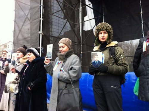 В центре Донецка митинги с криками "Россия", "Беркут" - фоторепортаж онлайн