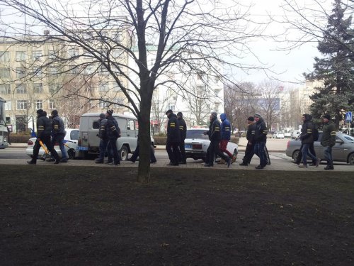 В центре Донецка митинги с криками "Россия", "Беркут" - фоторепортаж онлайн